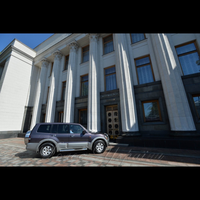 9 серпня 2017 передача автомобіля 72 бригаді біля Верховної Ради України.
За сприяння першого заступника Голови Верховної Ради Ірини Геращенко 72 окрема механізована бригада отримала автомобіль MITSUBISHI Pajero. Ключи від автомобіля підполковнику Олександру Самарському, заступнику командира військової частини А-2167 (72 ОМБР) вручив підприємець Ігор Мартиненков.