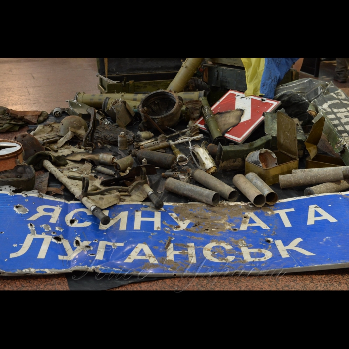 23 серпня 2017 Київ. Український дім. Голова Верховної Ради України Андрій Парубій побував на презентації книги робіт відомого військового фотографа, ініціатора соціального проекту «Коли закінчиться війна» Дмитра Муравського.