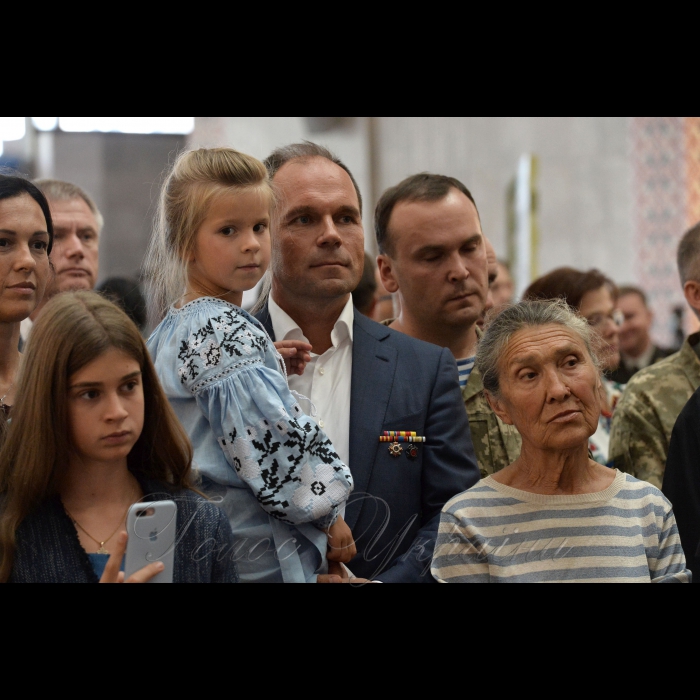 23 серпня 2017 Київ. Український дім. Голова Верховної Ради України Андрій Парубій побував на презентації книги робіт відомого військового фотографа, ініціатора соціального проекту «Коли закінчиться війна» Дмитра Муравського.