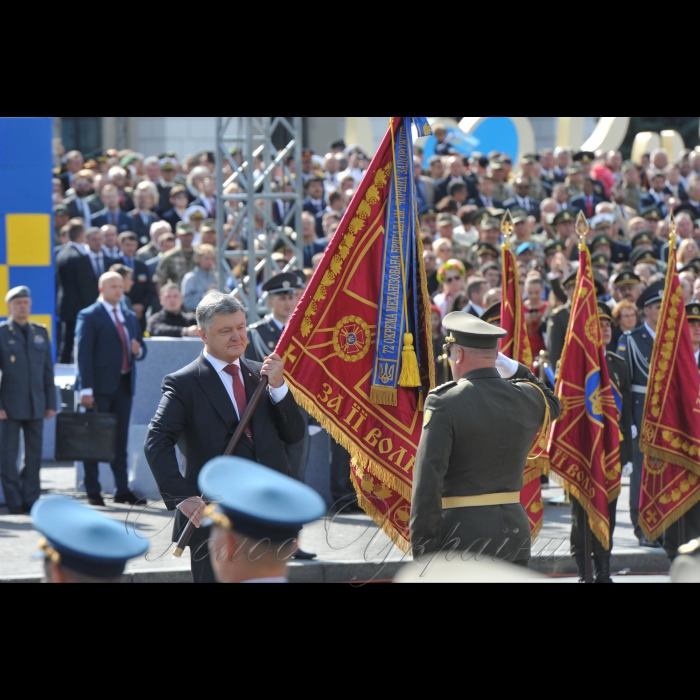 24 серпня 2017 військовий парад у Києві до Дня Незалежності.
Президент Петро Порошенко присвоїв звання Герой України з удостоєнням ордена 