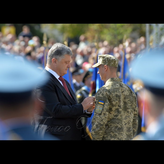 24 серпня 2017 військовий парад у Києві до Дня Незалежності.
Президент Петро Порошенко присвоїв звання Герой України з удостоєнням ордена 