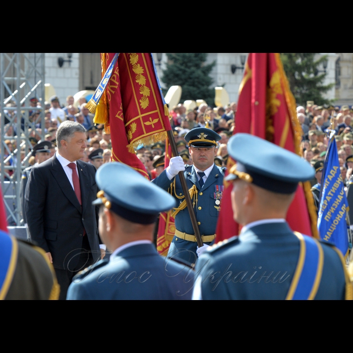 24 серпня 2017 військовий парад у Києві до Дня Незалежності.
Президент Петро Порошенко присвоїв звання Герой України з удостоєнням ордена 