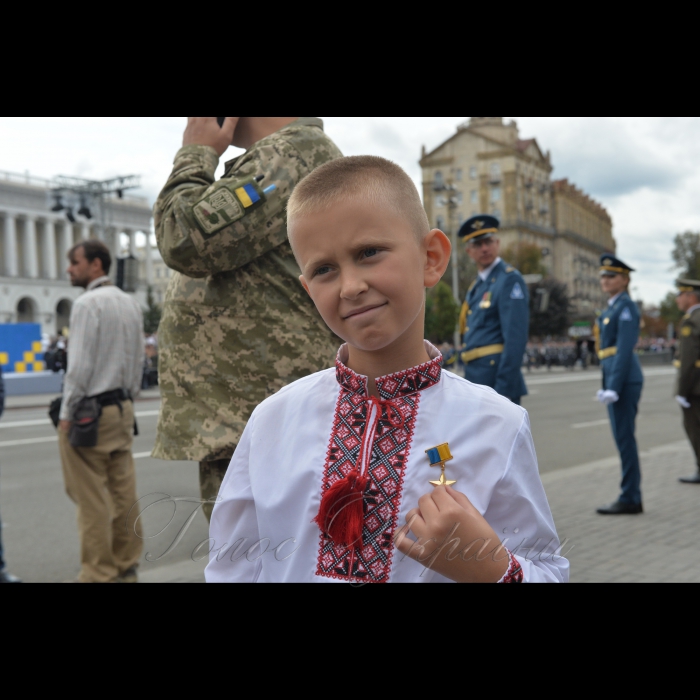 24 серпня 2017 військовий парад у Києві до Дня Незалежності.
Президент Петро Порошенко присвоїв звання Герой України з удостоєнням ордена 