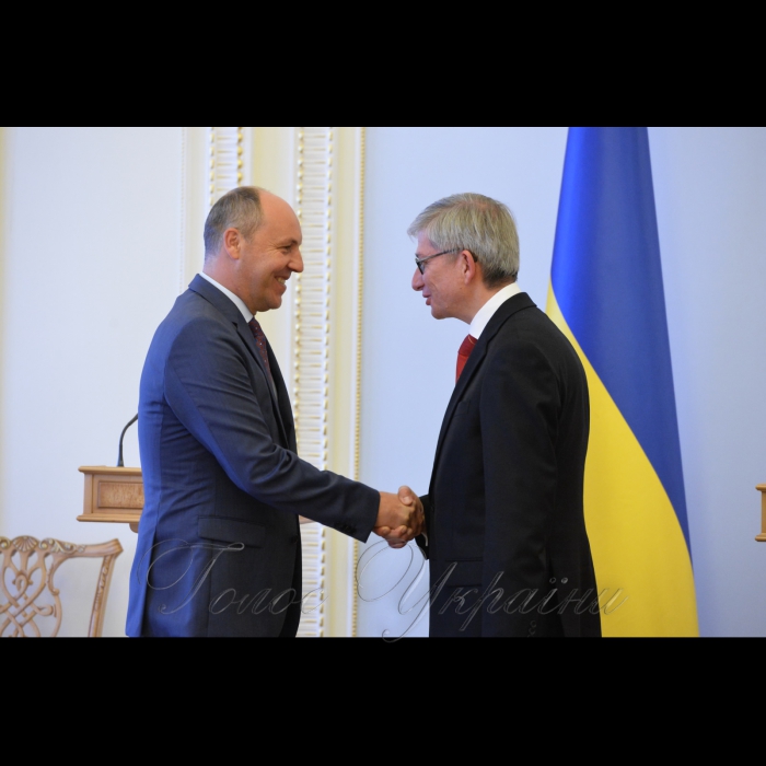 30 серпня 2017
Зустріч Голови Верховної Ради України Андрія Парубія з делегацією Світового Конгресу українців (СКУ) на чолі з Президентом Євгеном Чолієм.