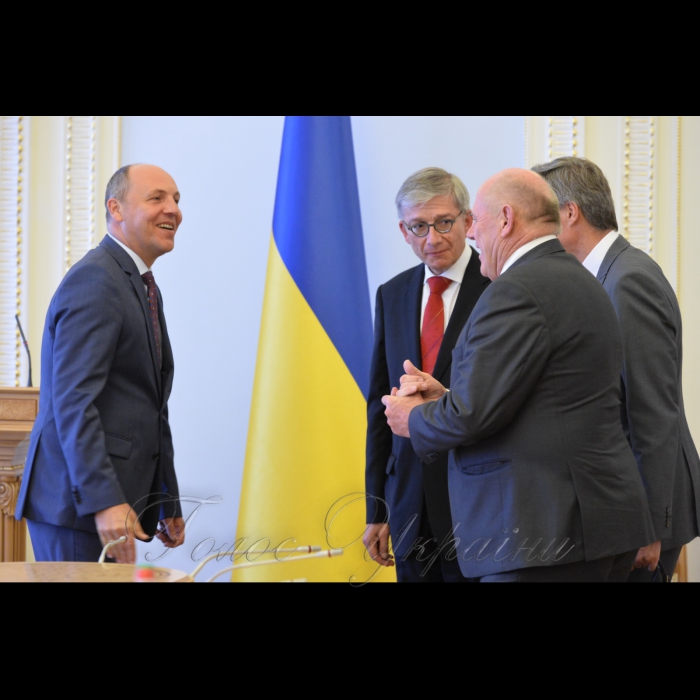 30 серпня 2017
Зустріч Голови Верховної Ради України Андрія Парубія з делегацією Світового Конгресу українців (СКУ) на чолі з Президентом Євгеном Чолієм.
