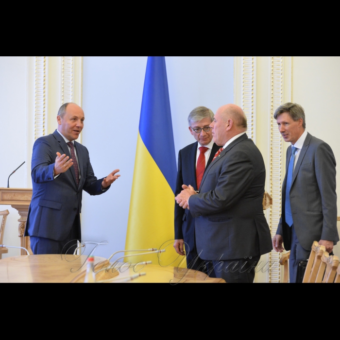 30 серпня 2017
Зустріч Голови Верховної Ради України Андрія Парубія з делегацією Світового Конгресу українців (СКУ) на чолі з Президентом Євгеном Чолієм.