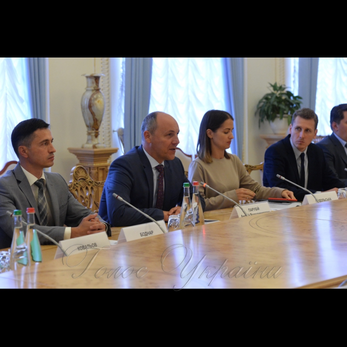 30 серпня 2017
Зустріч Голови Верховної Ради України Андрія Парубія з делегацією Світового Конгресу українців (СКУ) на чолі з Президентом Євгеном Чолієм. Боднар, Подольська