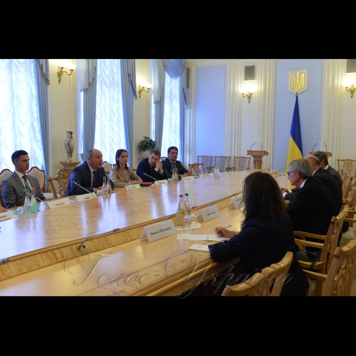 30 серпня 2017
Зустріч Голови Верховної Ради України Андрія Парубія з делегацією Світового Конгресу українців (СКУ) на чолі з Президентом Євгеном Чолієм. Боднар, Подольська