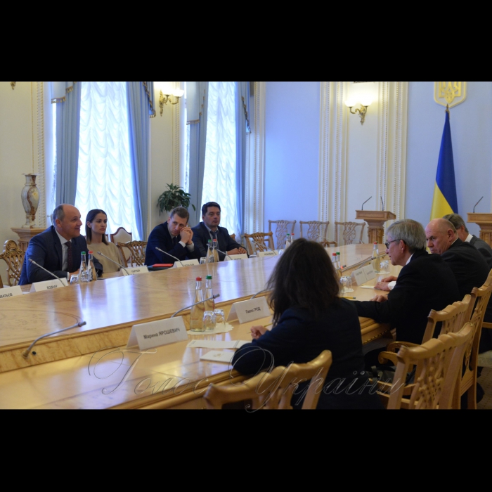 30 серпня 2017
Зустріч Голови Верховної Ради України Андрія Парубія з делегацією Світового Конгресу українців (СКУ) на чолі з Президентом Євгеном Чолієм.