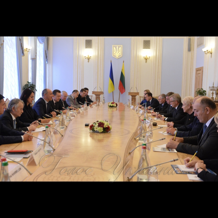 31 серпня 2017 зустріч Голови Верховної Ради України Андрія Парубія з Головою Сеймаса Литовської Республіки Вікторасом Пранцкєтісом, підхід Голови Верховної Ради України А.В.Парубія і Голови Сеймаса Литовської Республіки В.Пранцкєтіса до преси, огляд сесійної зали Верховної Ради України.