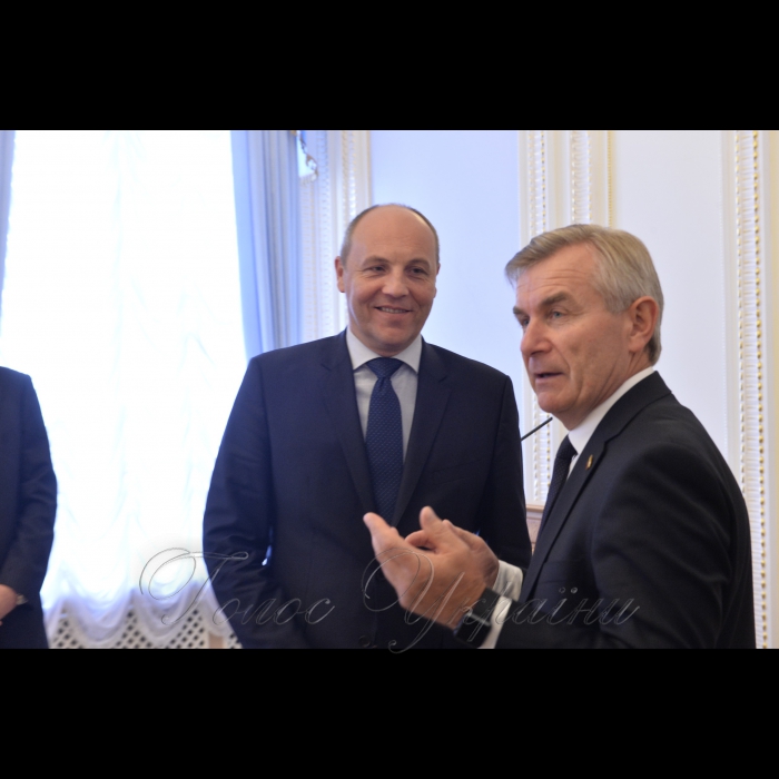 31 серпня 2017 зустріч Голови Верховної Ради України Андрія Парубія з Головою Сеймаса Литовської Республіки Вікторасом Пранцкєтісом, підхід Голови Верховної Ради України А.В.Парубія і Голови Сеймаса Литовської Республіки В.Пранцкєтіса до преси, огляд сесійної зали Верховної Ради України.