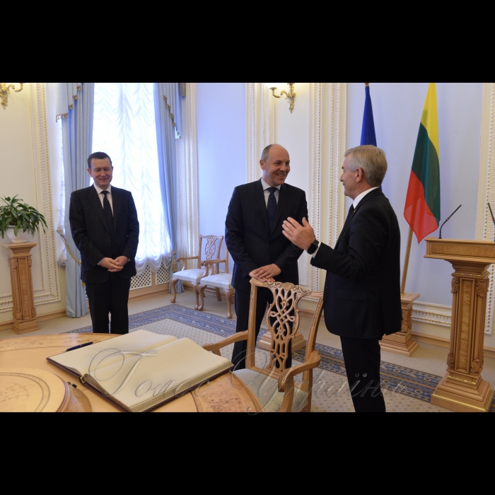 31 серпня 2017 зустріч Голови Верховної Ради України Андрія Парубія з Головою Сеймаса Литовської Республіки Вікторасом Пранцкєтісом, підхід Голови Верховної Ради України А.В.Парубія і Голови Сеймаса Литовської Республіки В.Пранцкєтіса до преси, огляд сесійної зали Верховної Ради України.