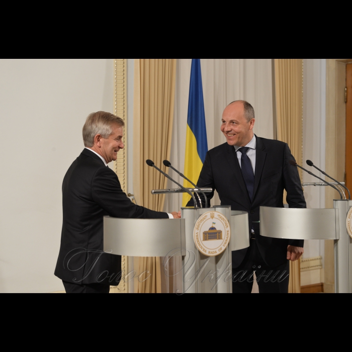 31 серпня 2017 зустріч Голови Верховної Ради України Андрія Парубія з Головою Сеймаса Литовської Республіки Вікторасом Пранцкєтісом, підхід Голови Верховної Ради України А.В.Парубія і Голови Сеймаса Литовської Республіки В.Пранцкєтіса до преси, огляд сесійної зали Верховної Ради України.