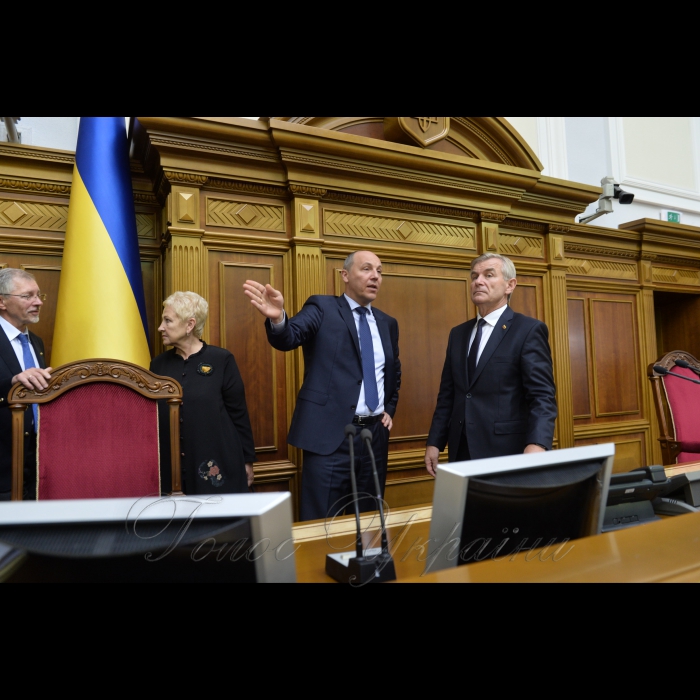 31 серпня 2017 зустріч Голови Верховної Ради України Андрія Парубія з Головою Сеймаса Литовської Республіки Вікторасом Пранцкєтісом, підхід Голови Верховної Ради України А.В.Парубія і Голови Сеймаса Литовської Республіки В.Пранцкєтіса до преси, огляд сесійної зали Верховної Ради України.