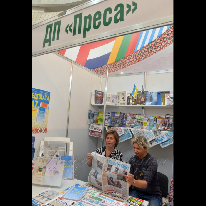 31 серпня 2017 книжкова виставка до Дня Знань 