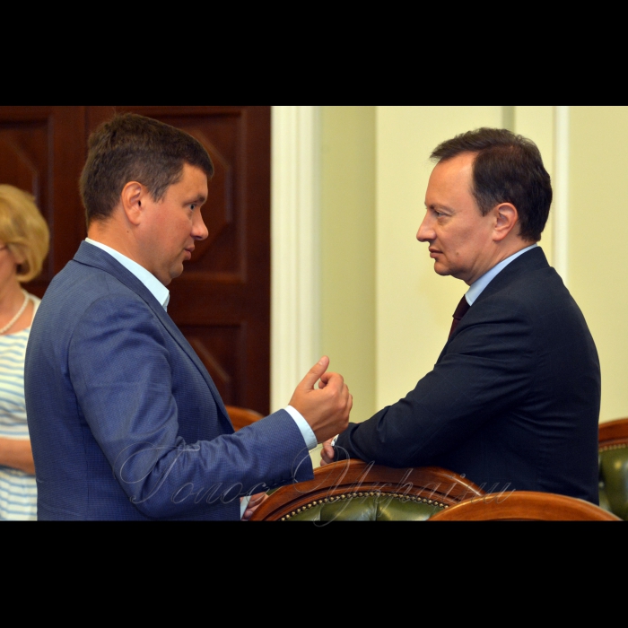 4 вересня 2017 засідання погоджувальної ради.
Олександр Данченко (Сам.), Дмитро Андрієвський (БПП).
