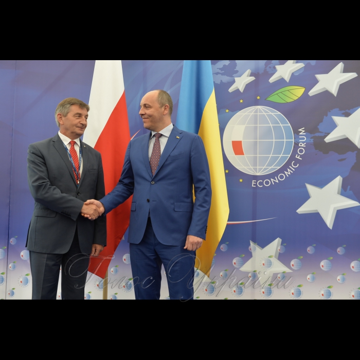 6 вересня 2017 робочій візит Голови ВР України Андрія Парубія до Республіки Польша для участі у Конференції «Європа Карпат» в рамках ХХVII міжнародного економічного форуму.
Зустріч Голови ВР України Андрія Парубія з Маршалком Сейму Республіки Польша Марком Кухцінським.
