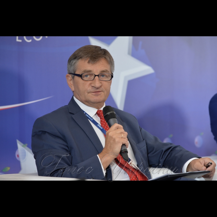 6 вересня 2017 робочій візит Голови ВР України Андрія Парубія до Республіки Польша для участі у Конференції «Європа Карпат» в рамках ХХVII міжнародного економічного форуму.
Зустріч Голови ВР України Андрія Парубія з Маршалком Сейму Республіки Польша Марком Кухцінським.