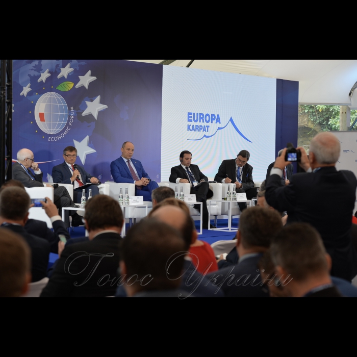 6 вересня 2017 робочій візит Голови ВР України Андрія Парубія до Республіки Польша для участі у Конференції «Європа Карпат» в рамках ХХVII міжнародного економічного форуму.
Зустріч Голови ВР України Андрія Парубія з Маршалком Сейму Республіки Польша Марком Кухцінським.