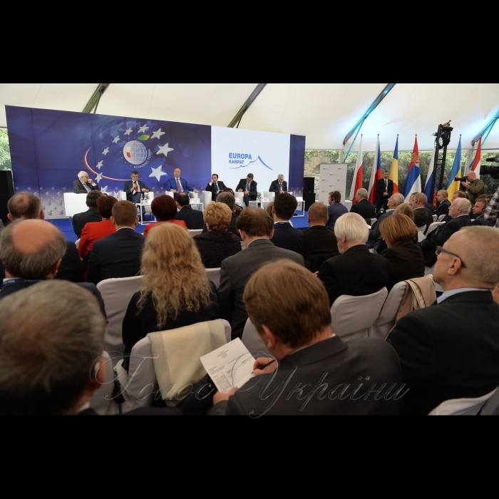 6 вересня 2017 робочій візит Голови ВР України Андрія Парубія до Республіки Польша для участі у Конференції «Європа Карпат» в рамках ХХVII міжнародного економічного форуму.
Зустріч Голови ВР України Андрія Парубія з Маршалком Сейму Республіки Польша Марком Кухцінським.