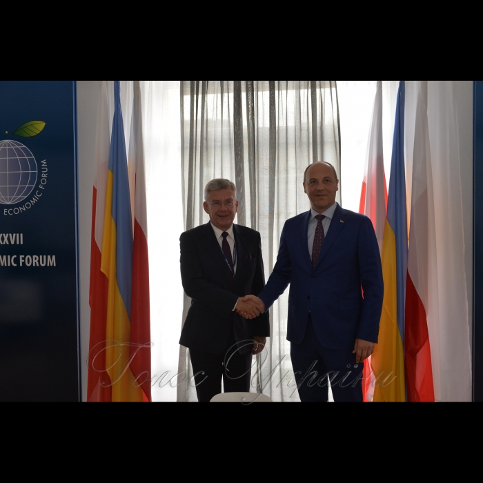 6 вересня 2017 робочій візит Голови ВР України Андрія Парубія до Республіки Польща для участі у Конференції -Європа Карпат- у рамках ХХVII міжнародного економічного форуму.
Зустріч Голови ВР України Андрія Парубія з Маршалком Сенату Республіки Польша Станіславом Карчевським.