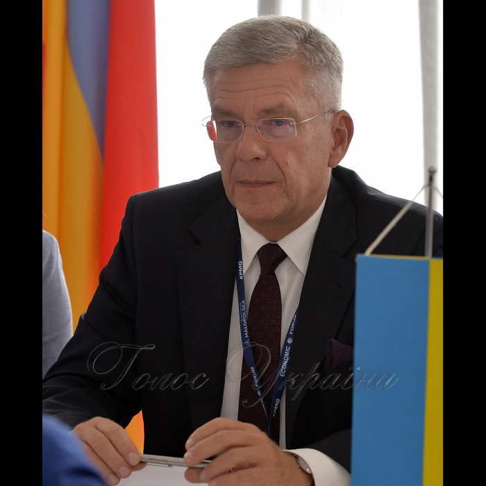 6 вересня 2017 робочій візит Голови ВР України Андрія Парубія до Республіки Польща для участі у Конференції -Європа Карпат- у рамках ХХVII міжнародного економічного форуму.
Зустріч Голови ВР України Андрія Парубія з Маршалком Сенату Республіки Польша Станіславом Карчевським.