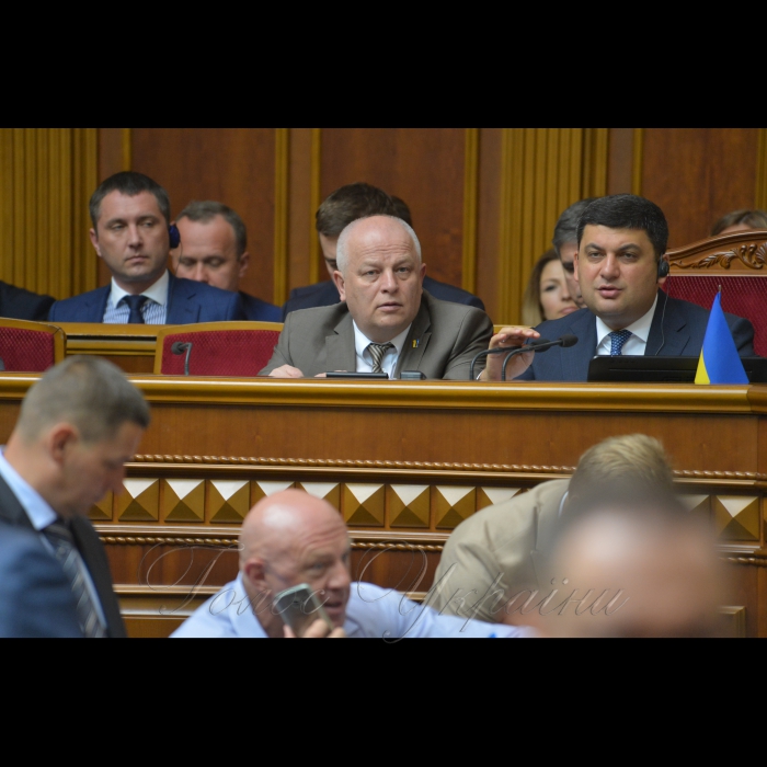 8 вересня 2017 засідання ВР України.
Степан Кубів і Володимир Гройсман.
