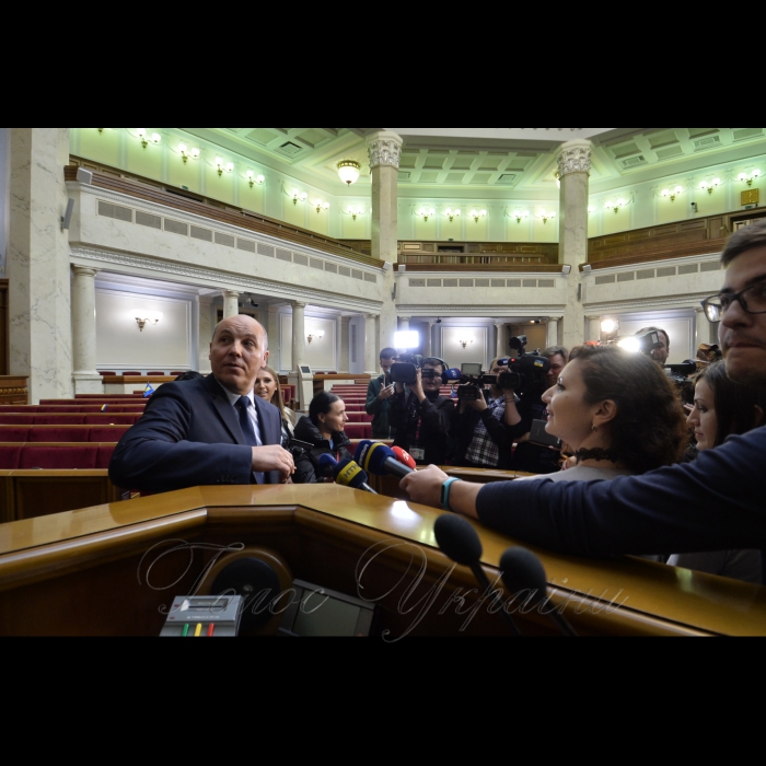 28 вересня 2017 екскурсія для представників ЗМІ по історичній будівлі Верховної Ради України. Ознайомлення з історією будинку, раритетами Верховної Ради, експозицією історії парламентаризму.