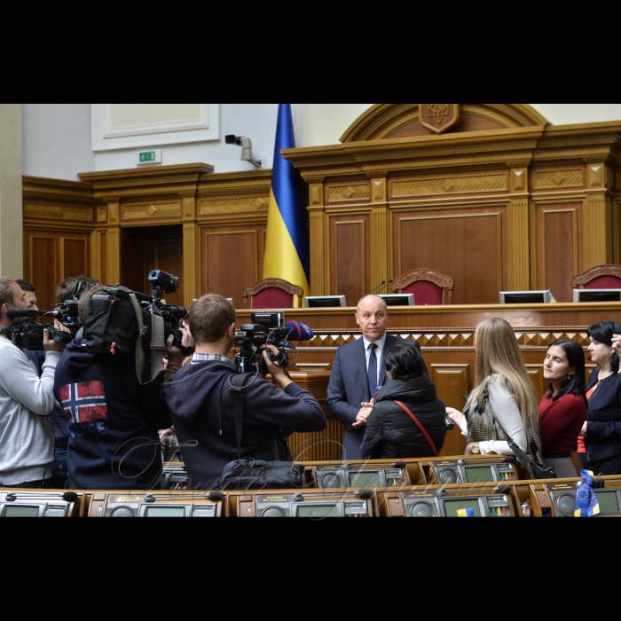 28 вересня 2017 екскурсія для представників ЗМІ по історичній будівлі Верховної Ради України. Ознайомлення з історією будинку, раритетами Верховної Ради, експозицією історії парламентаризму.