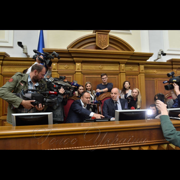 28 вересня 2017 екскурсія для представників ЗМІ по історичній будівлі Верховної Ради України. Ознайомлення з історією будинку, раритетами Верховної Ради, експозицією історії парламентаризму.