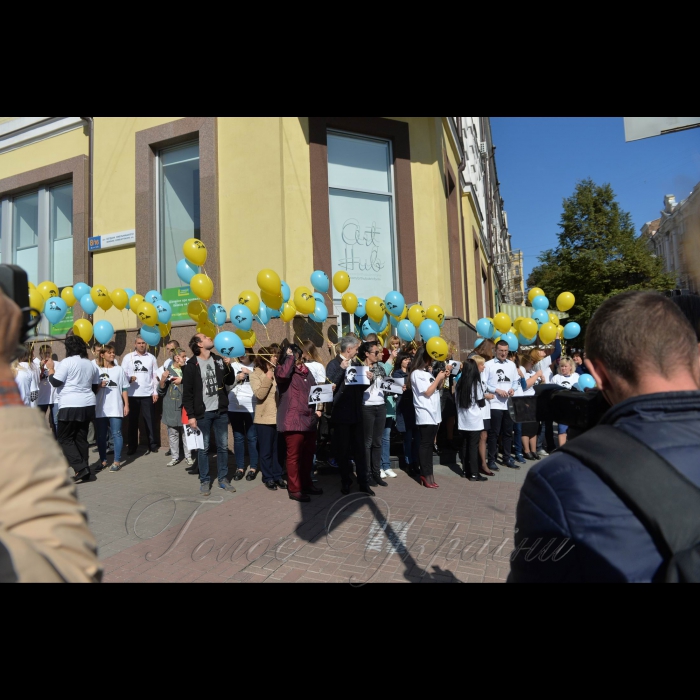 Біля Укрінформу відбулась акція з вимогою звільнення незаконно ув’язненого кремлівською владою  журналіста Укрінформу Романа Сущенка.