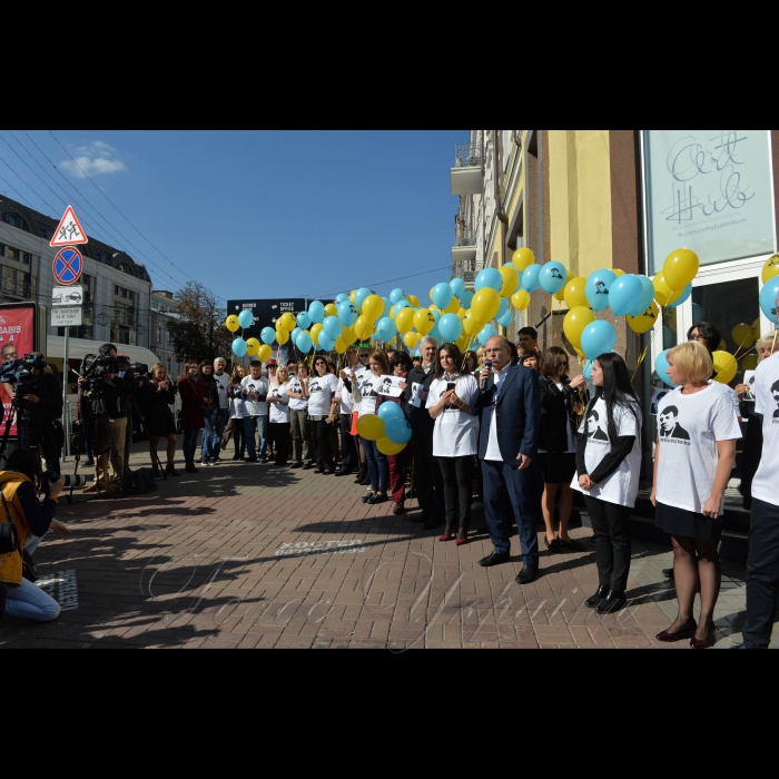 29 вересня 2017 біля Укрінформу відбулась акція з вимогою звільнення незаконно ув’язненого кремлівською  владою  журналіста Укрінформу Романа Сущенка. Вже рік Романа утримують у московській в’язниці. На акцію прийшли донька кореспондента Юлія, дружина Анжела, керівник Укрінформу Олександр Харченко, голова НСЖУ Сергій Томіленко, журналісти, друзі та інші.