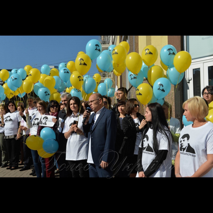 29 вересня 2017 біля Укрінформу відбулась акція з вимогою звільнення незаконно ув’язненого кремлівською  владою  журналіста Укрінформу Романа Сущенка. Вже рік Романа утримують у московській в’язниці. На акцію прийшли донька кореспондента Юлія, дружина Анжела, керівник Укрінформу Олександр Харченко, голова НСЖУ Сергій Томіленко, журналісти, друзі та інші.
