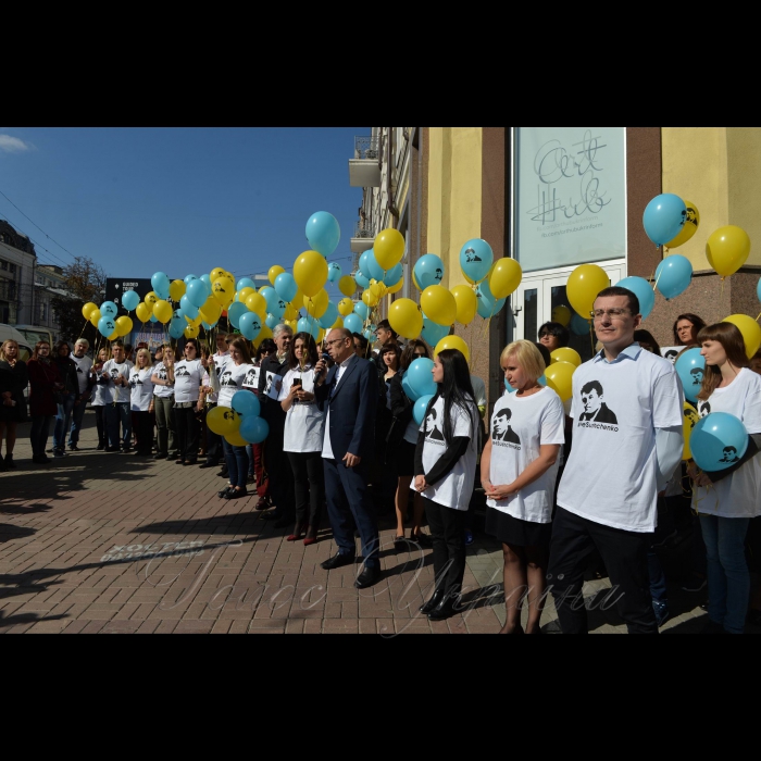 29 вересня 2017 біля Укрінформу відбулась акція з вимогою звільнення незаконно ув’язненого кремлівською  владою  журналіста Укрінформу Романа Сущенка. Вже рік Романа утримують у московській в’язниці. На акцію прийшли донька кореспондента Юлія, дружина Анжела, керівник Укрінформу Олександр Харченко, голова НСЖУ Сергій Томіленко, журналісти, друзі та інші.