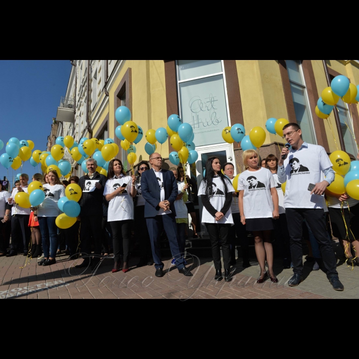 29 вересня 2017 біля Укрінформу відбулась акція з вимогою звільнення незаконно ув’язненого кремлівською  владою  журналіста Укрінформу Романа Сущенка. Вже рік Романа утримують у московській в’язниці. На акцію прийшли донька кореспондента Юлія, дружина Анжела, керівник Укрінформу Олександр Харченко, голова НСЖУ Сергій Томіленко, журналісти, друзі та інші.