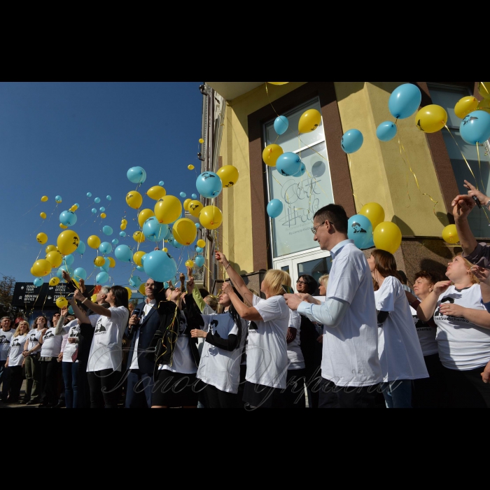 29 вересня 2017 біля Укрінформу відбулась акція з вимогою звільнення незаконно ув’язненого кремлівською  владою  журналіста Укрінформу Романа Сущенка. Вже рік Романа утримують у московській в’язниці. На акцію прийшли донька кореспондента Юлія, дружина Анжела, керівник Укрінформу Олександр Харченко, голова НСЖУ Сергій Томіленко, журналісти, друзі та інші.
