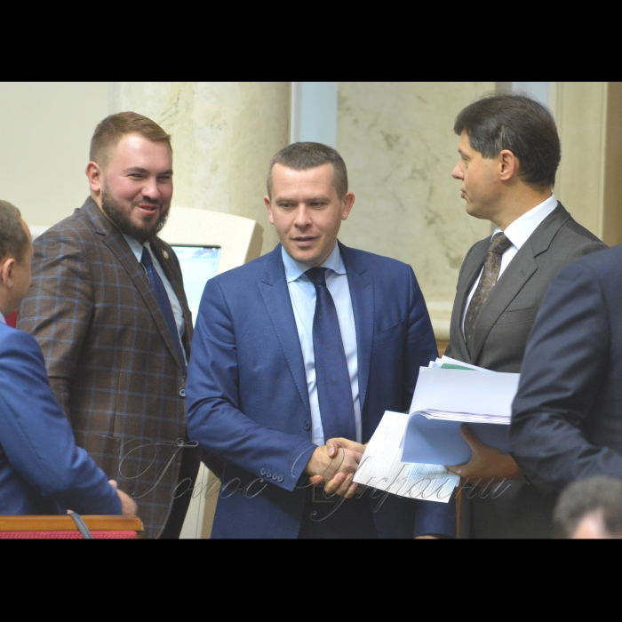 3 жовтня 2017 засідання ВР.
Андрій Лозовий РП, Іван Крулько Б, Руслан Князевич БПП.