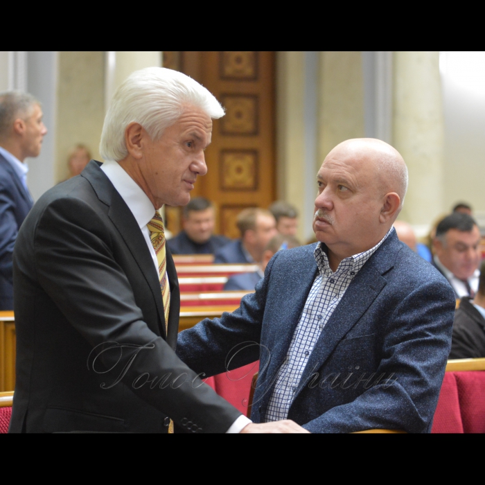 3 жовтня 2017 засідання ВР.
Володимир Литвин, Віктор Развадовський ВОЛЯ.