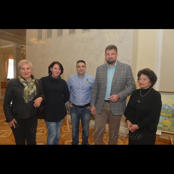 4 жовтня 2017 у Верховній Раді відкрилася виставка картин «Донецьк – це Україна».
У кулуарах 3 поверху Верховної Ради України відкрилася виставка картин художника Сергія Сметанкіна. На думку художника, ця експозиція повинна привернути увагу до проблем відновлення Донецького регіону. 
Сергій Сметанкін народився у 1968 році у м. Слов'янську Донецької області. Член Національної спілки художників України. 