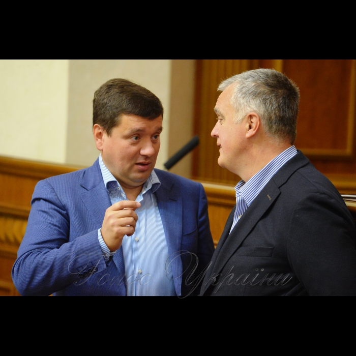 4 жовтня 2017 засідання ВР.
Олександр Данченко, Олексій Скрипник Сам.