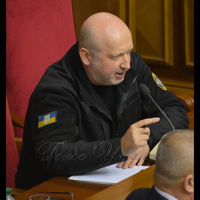 6 жовтня 2017 відбулося ранкове пленарне засідання Верховної Ради України.
Голова Верховної Ради України Андрій Парубій, відкривши ранкове засідання, нагадав, що зараз буде продовжено розгляд законопроектів про особливості державної політики із забезпечення державного суверенітету України над тимчасово окупованими територіями в Донецькій та Луганській областях.
В обговоренні законопроекту взяли участь представники депутатських фракцій і груп.
Представники фракцій заявляли про вимоги вилучити з тексту законопроекту будь-які норми, які стосуються посилання на Мінські угоди. 
Промовці також пропонували включити до законопроекту положення про деокупацію Криму. 
За результатами голосування законопроект 233 голосами прийнято за основу.