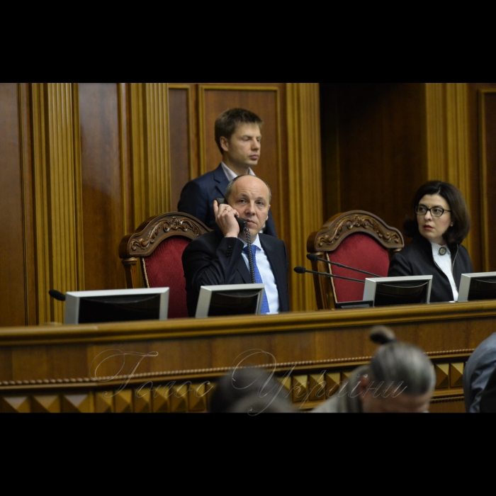 6 жовтня 2017 Відбулося ранкове пленарне засідання Верховної Ради України.
Голова Верховної Ради України Андрій Парубій, відкривши ранкове засідання, нагадав, що зараз буде продовжено розгляд законопроектів про особливості державної політики із забезпечення державного суверенітету України над тимчасово окупованими територіями в Донецькій та Луганській областях.