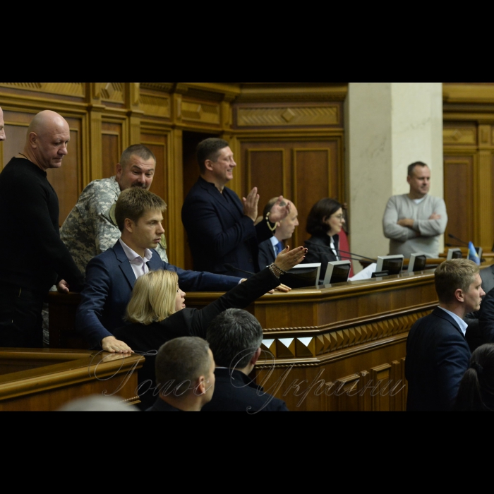 6 жовтня 2017 Відбулося ранкове пленарне засідання Верховної Ради України.
Голова Верховної Ради України Андрій Парубій, відкривши ранкове засідання, нагадав, що зараз буде продовжено розгляд законопроектів про особливості державної політики із забезпечення державного суверенітету України над тимчасово окупованими територіями в Донецькій та Луганській областях.
