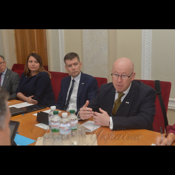 10 жовтня 2017 у рамках обміну досвідом з секретаріатами європейських парламентів відбувся дводенний візит делегації секретаріату Парламенту Шотландії до Верховної Ради України.
Темами зустрічей були: «Забезпечення відкритості і ефективності роботи Апарату Парламенту», «Головні проблеми реформування Апарату Верховної Ради України, обговорення основних проектів реформ», «Законодавча процедура і юридична експертиза законопроектів, участь громадськості у законотворчому процесі», «Парламентська служба, кадрова політика», «Комунікаційна стратегія Парламенту, зв’язок з громадськістю», «Інформаційна стратегія Парламенту, кібернетична безпека», «Електронний документообіг, документальне забезпечення роботи Парламенту», «Стратегічне планування діяльності парламентів, робота з комітетами», «Дослідницька служба Парламенту», «Законодавча процедура». 
У зустрічах взяли участь Перший заступник керівника Апарату-керуючий справами Петро Боднар, Заступники керівника Апарату Володимир Слишинський, Микола Шевчук, керівники управлінь та відділів підрозділів: Олексій Сидоренко, Михайло Теплюк, Микола Майборода, Сергій Горячев, Ірина Кармелюк, Максим Хлапук, Володимир Зеленьов, Наталія Адамович, Світлана Гнатенко, Андрій Ришелюк, Віталій Максим’як, В’ячеслав Локшин.