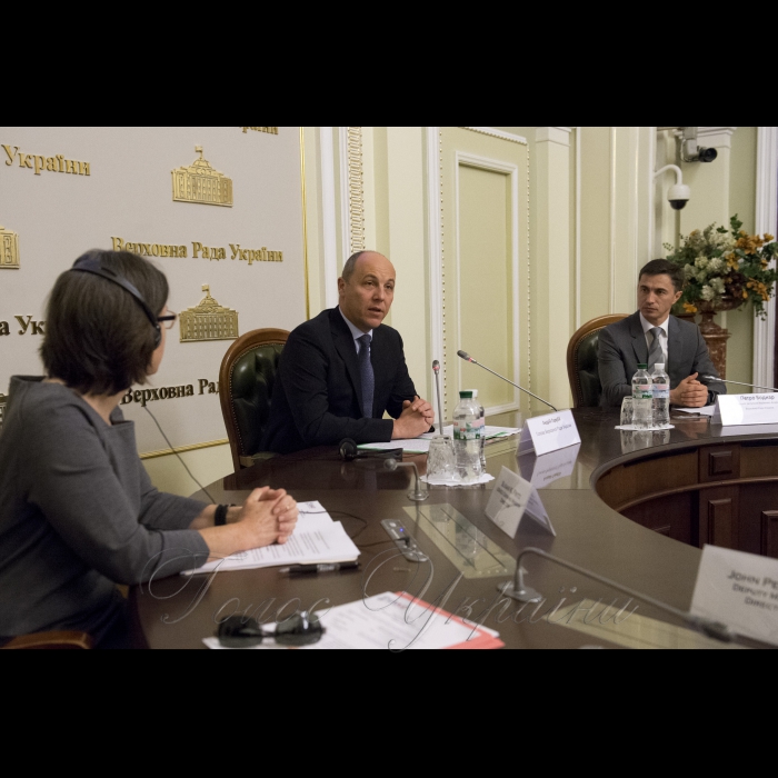 11 жовтня 2017 Голова Верховної Ради України Андрій Парубій взяв участь у Презентації портфелю програм та напрямків діяльності Агентства США з Міжнародного Розвитку (USAID). Сюзан К. Фрітц, директор офісу USAID в Україні, Голова Верховної Ради України Андрій Парубій, Петро Боднар  перший заступник Керівника Апарату - керуючий справами.