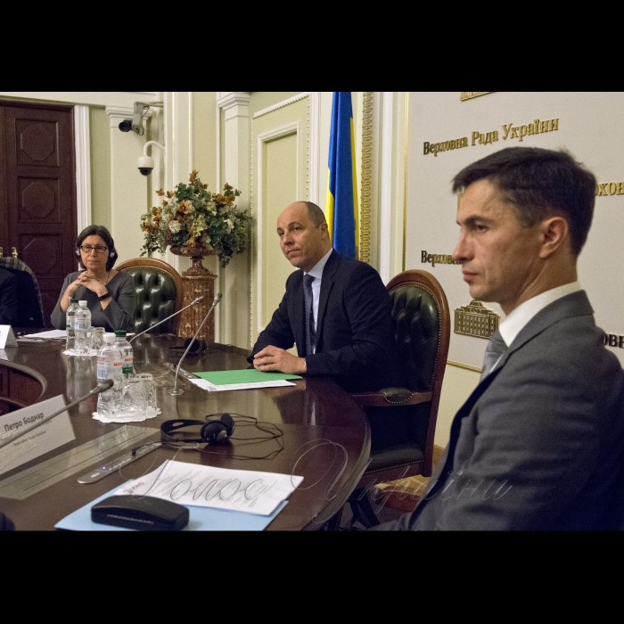 11 жовтня 2017 Голова Верховної Ради України Андрій Парубій взяв участь у Презентації портфелю програм та напрямків діяльності Агентства США з Міжнародного Розвитку (USAID). Сюзан К. Фрітц, директор офісу USAID в Україні, Голова Верховної Ради України Андрій Парубій, Петро Боднар  перший заступник Керівника Апарату - керуючий справами.