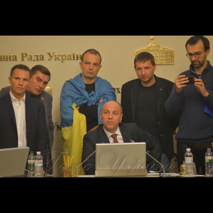 Погоджувальна рада Верховної Ради України
Дерев'янко, Добродомов, Соболєв Є., Парубій, Парасюк, Лещенко