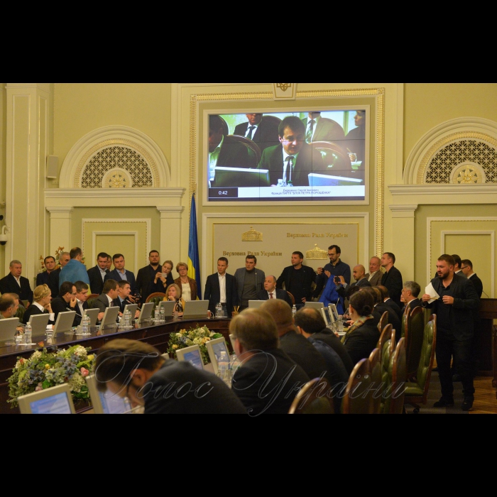 Погоджувальна рада Верховної Ради України
Дерев'янко, Добродомов, Соболєв Є., Парубій, Парасюк, Лещенко