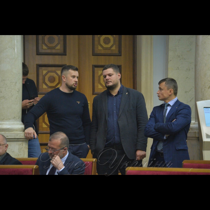 Пленарне засідання Верховної Ради України. Андрій Білецький-позафрак, Андрій Іллєнко, Михайло Головко – всі поза фрак