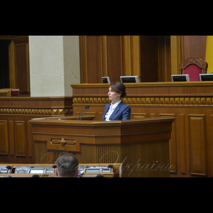 Пленарне засідання Верховної Ради України. Ірина Сисоєнко - Заступник голови Комітету Верховної Ради України з питань охорони здоров'я, Самопоміч –доповідає закон про мед реформу